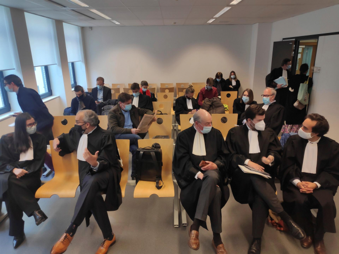 União Europeia exige que AstraZeneca entregue vacinas fabricadas no Reino Unido