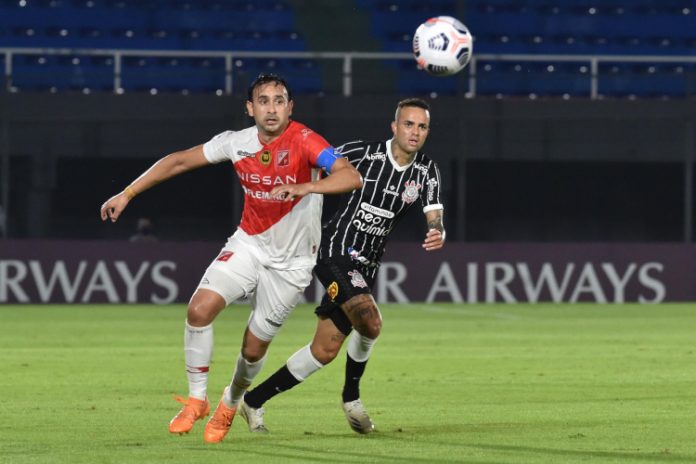 Corinthians perde muitas chances e fica só no empate com o River Plate-PAR na Sul-Americana