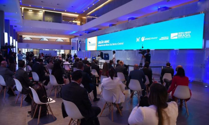 Governo arrecada R$ 3,3 bilhões com leilão de 22 aeroportos