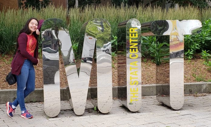 Adolescente é aprovada em 6 universidades dos EUA para cursar astrofísica: ‘Sempre fui apaixonada pelas estrelas’