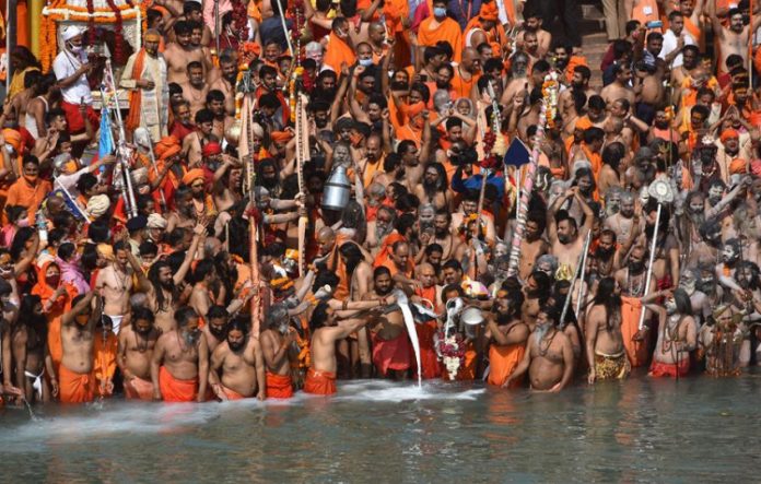 Índia bate recorde ao registrar mais de 200 mil casos de Covid-19 em um dia