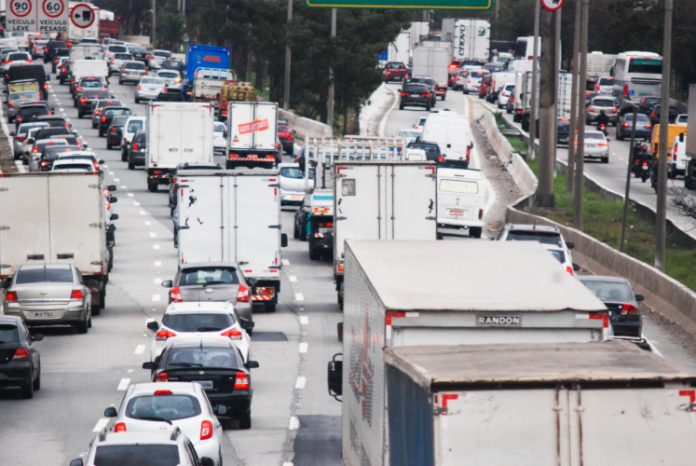Venda de caminhões cresce 27,5% no Brasil apesar da pandemia