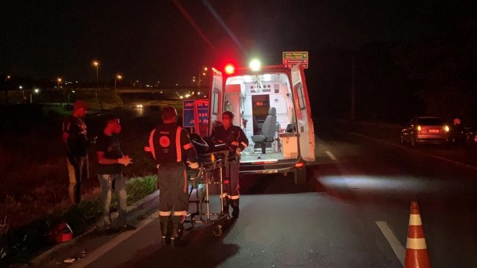 Dois motociclistas ficam feridos em acidente envolvendo cavalo, na BR-230, em João Pessoa