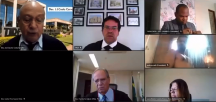 Advogado aparece sem roupa durante sessão do Tribunal de Justiça do DF