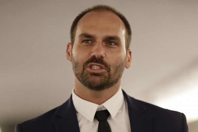 ‘Todos os países vizinhos ao nosso gostariam de ser o Brasil’, diz Eduardo Bolsonaro