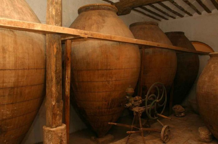 Ânfora encontrada em sepultura indica que Borgonha já produzia vinho há 25 séculos
