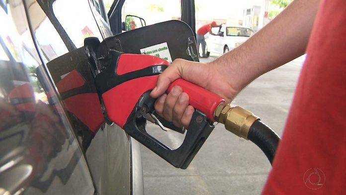 Fiscalização do Procon identifica aumento abusivo no preço de gasolina em postos de João Pessoa