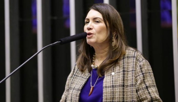 Bia Kicis é a entrevistada do ‘Direto ao Ponto’ desta segunda-feira