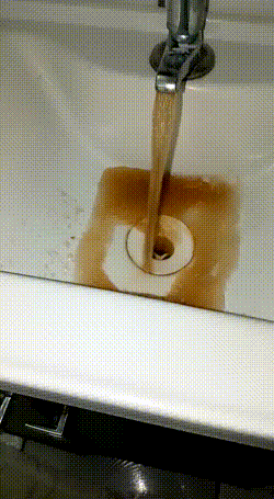 Água marrom nas torneiras preocupa moradores de Espírito Santo, RN: ‘Parece lama’