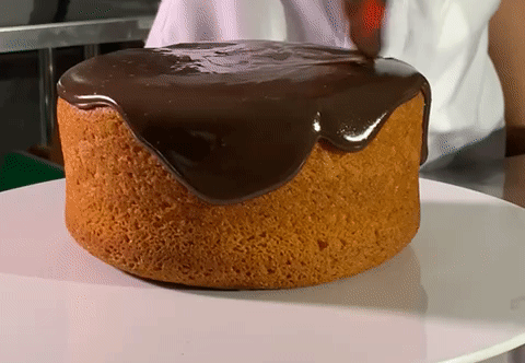 Veja como fazer receita de bolo vulcão de cenoura com cobertura de chocolate no Chef JPB