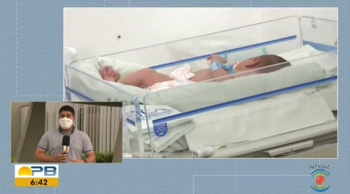 Bebê achado em caixa de papelão recebe alta e é encaminhado para adoção, em Campina Grande