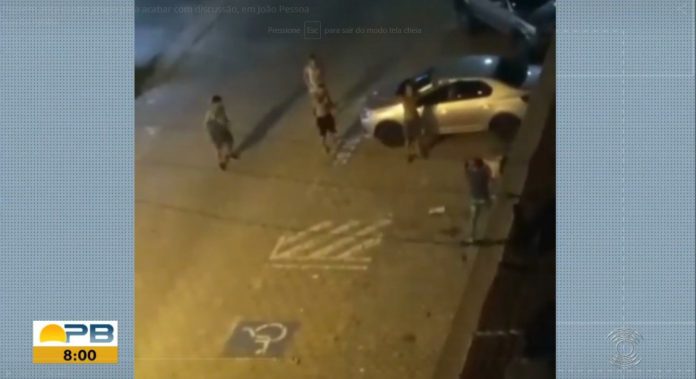 Vídeo mostra briga e tiroteio no bairro de Manaíra, em João Pessoa