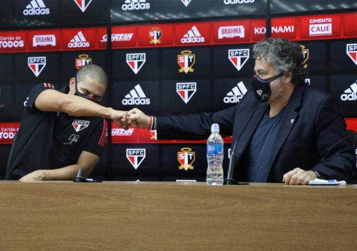 Presidente do São Paulo exalta Alex e cutuca o Palmeiras: ‘Vai vestir uma camisa com 3 Mundiais’