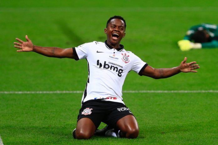 Corinthians anuncia liberação do meia Cazares para ‘definir futuro’ em outro clube