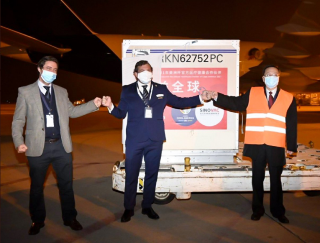 Presidente da Conmebol comemora chegada de vacinas da entidade ao Uruguai