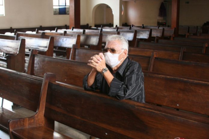 Infectologista: ‘Decisão de Nunes Marques promove aglomeração por motivos eleitoreiros’