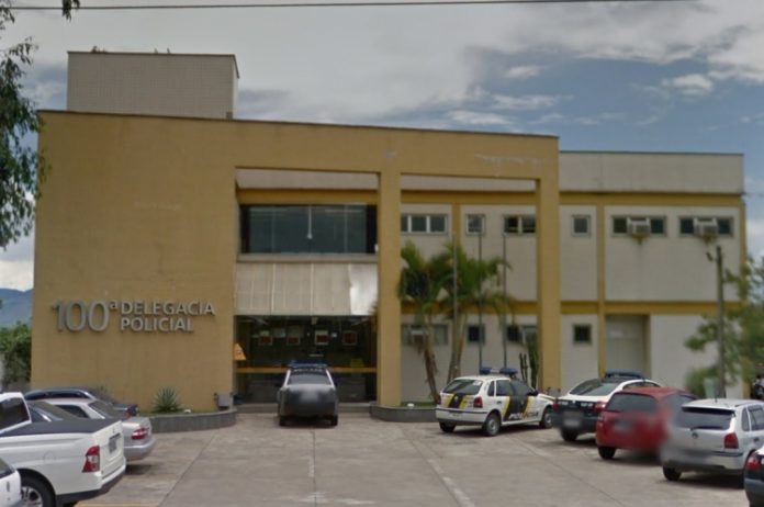 Mãe é presa por torturar e agredir filha de 6 anos com ajuda da namorada no RJ