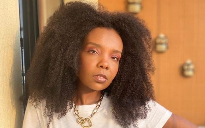 Thelma Assis rebate críticas por torcer para Gilberto no ‘BBB 21’: ‘Não vou deitar para basculho’