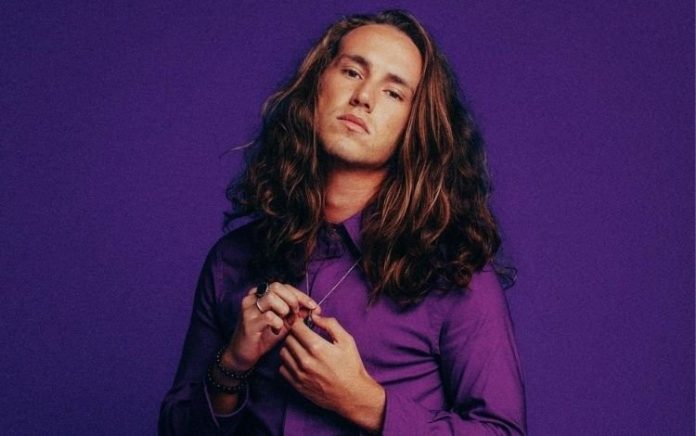 Vitor Kley diz que está ‘quase casado’ mesmo vivendo relacionamento à distância