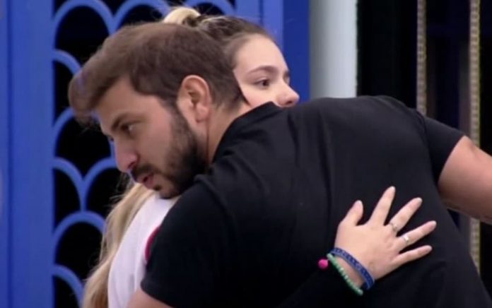 Viih Tube é criticada por deixar Caio de fora do vip no ‘BBB 21’: ‘Deixou o pai dela na xepa’