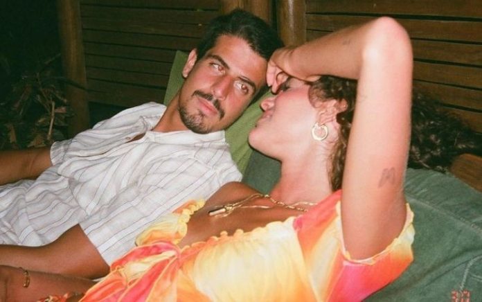 Bruna Marquezine diz que tentou fugir do amor, mas não resistiu a Enzo Celulari