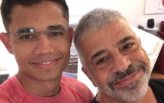 Lulu Santos posta homenagem no aniversário do marido: ‘Espantoso seu crescimento’