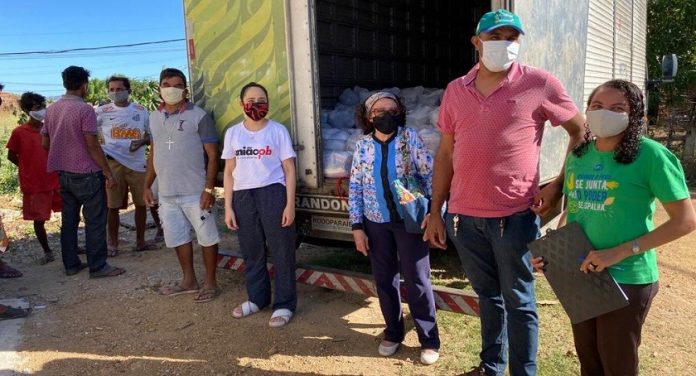 Projeto de extensão da UEPB arrecada alimentos e EPIs para catadores de recicláveis