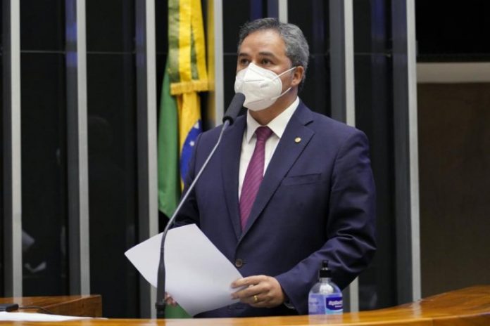 Projeto que viabiliza Orçamento evitará ‘cenário de terra arrasada na economia’, diz deputado