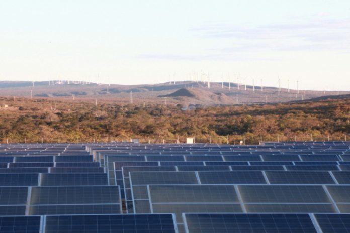 Projeto que prevê expansão da energia solar divide opiniões de entidades
