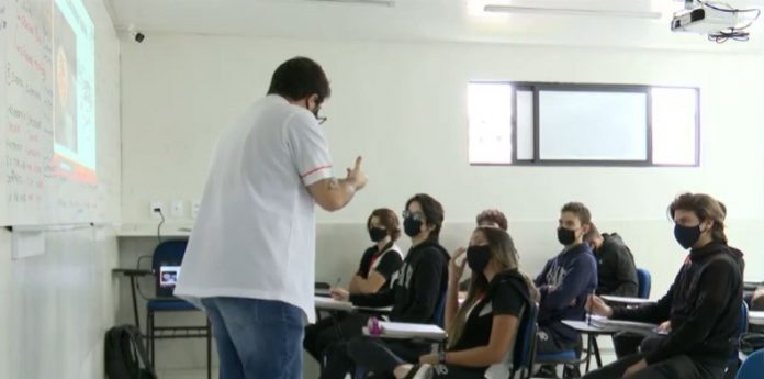 Novo decreto libera aulas do ensino fundamental II e shows em bares e restaurantes de João Pessoa