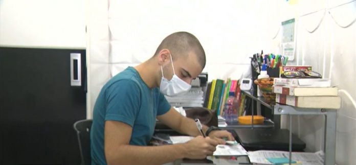 Filho de porteiro da UFCG, estudante passa em medicina para universidade federal