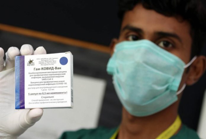 OMS diz que imunizados com as duas doses da vacina ainda podem pegar Covid-19