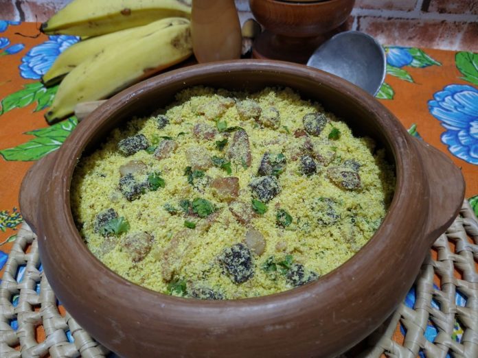 Aprenda a fazer farofa de banana com carne de sol