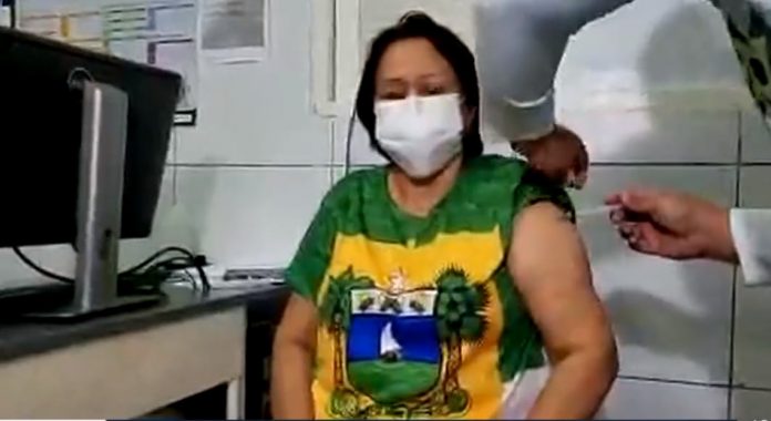 Governadora do Rio Grande do Norte Fátima Bezerra (PT) é vacinada contra Covid-19 em Natal