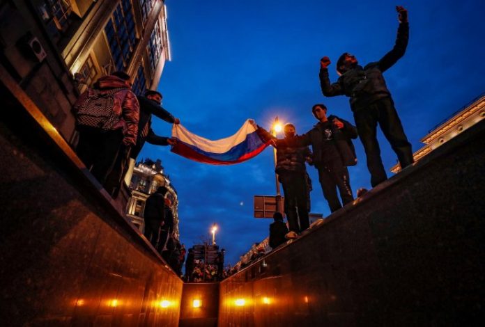 Rússia determina a suspensão de organizações vinculadas a Navalny