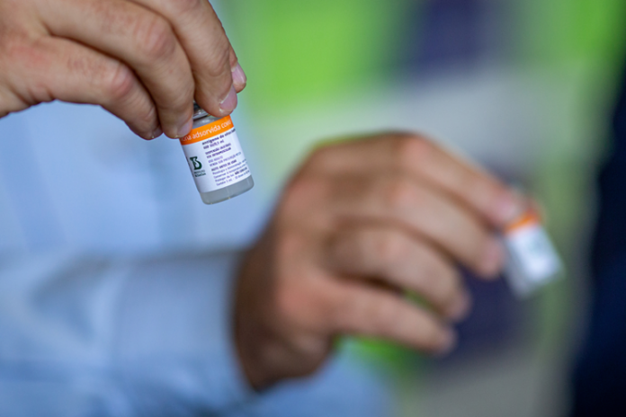 Em São Paulo, 51 pessoas recebem vacina contra Covid-19 no lugar de dose contra a gripe