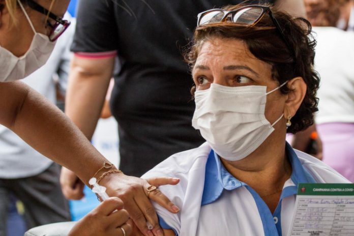 Doria anuncia vacinação de pacientes renais, transplantados e pessoas com Síndrome de Down