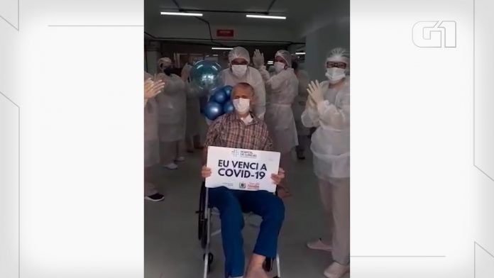 Idoso tem alta ao som de Luiz Gonzaga depois de 32 dias intubado em Campina Grande