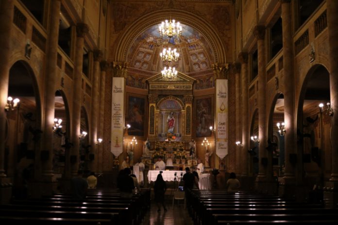 Cerimônias religiosas voltam a acontecer presencialmente a partir deste domingo em SP