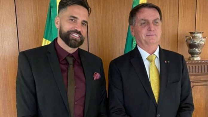 ‘Bolsonaro tem seu lado tosco, mas é bem intencionado’, diz Latino