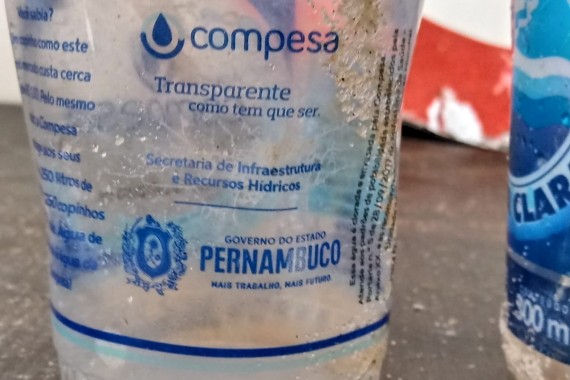 Lixo encontrado no litoral potiguar atinge trecho da Via Costeira em Natal