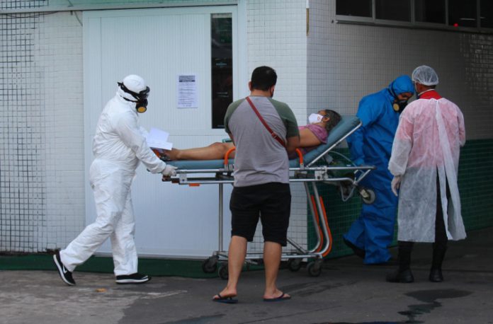 Nas últimas 24 horas, Brasil registra 2.914 mortes e mais de 69 mil casos da Covid-19