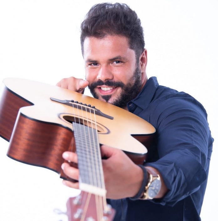 Cantor Marcelo Miranda relança música em ritmo de piseiro
