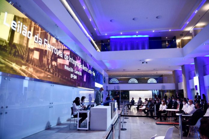 Governo arrecada 32,7 bilhões com leilão de ferrovia na Bahia