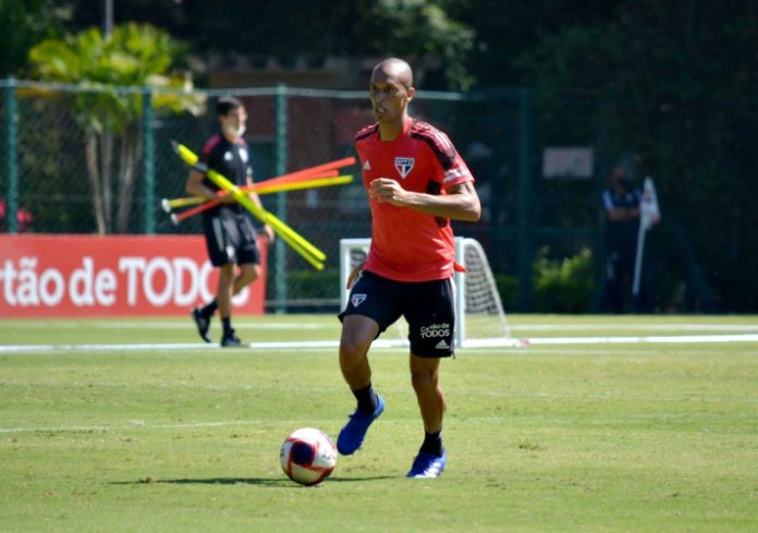 São Paulo x Rentistas: Crespo deve colocar Miranda na vaga de Léo; veja provável escalação