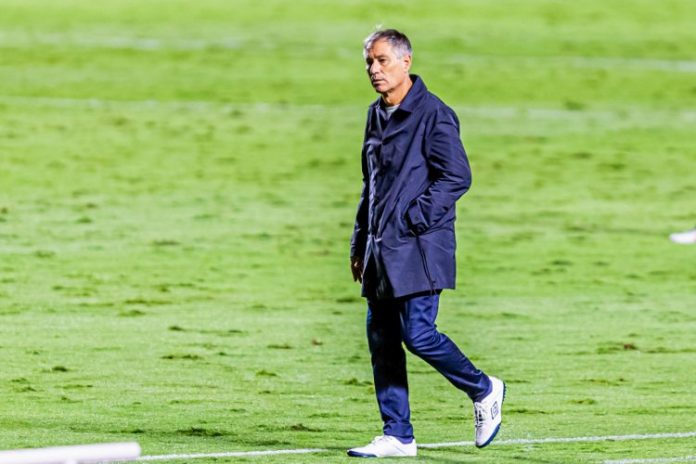 Ariel Holan pede demissão do Santos após derrota para o Corinthians e mau início no Paulistão