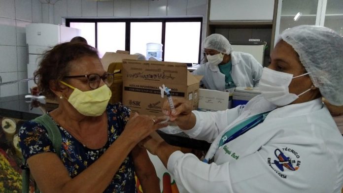 Parnamirim registra tumulto, aglomeração e filas de mais de 6 horas para vacinação contra Covid-19