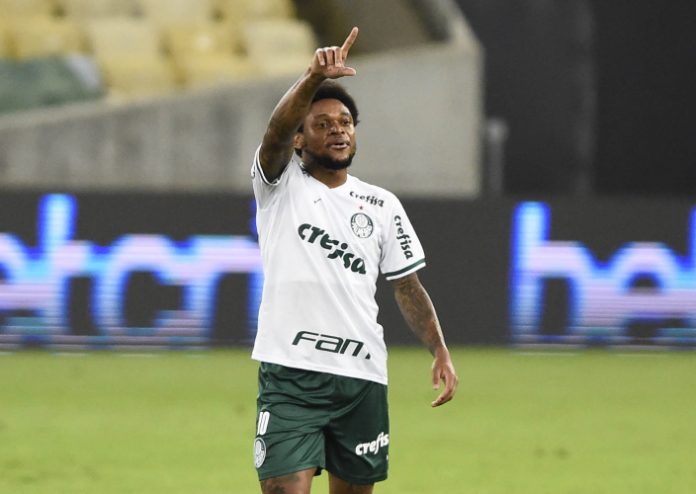 Luiz Adriano, do Palmeiras, atropela homem em saída de supermercado em São Paulo