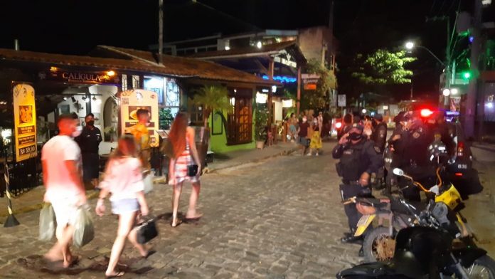 Diferente de feriadões anteriores, Pipa tem Semana Santa com baixa ocupação e ruas vazias