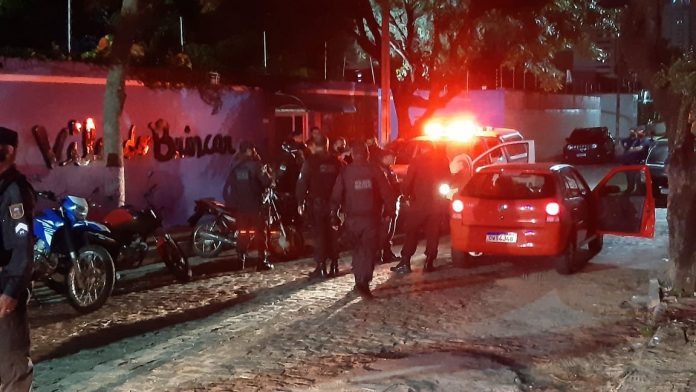 PM é baleado de raspão na cabeça ao reagir a assalto na Zona Sul de Natal